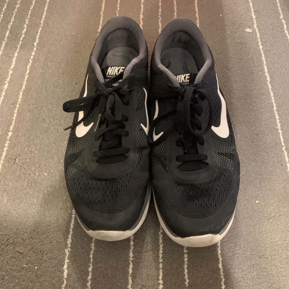 NIKE black running sneakers